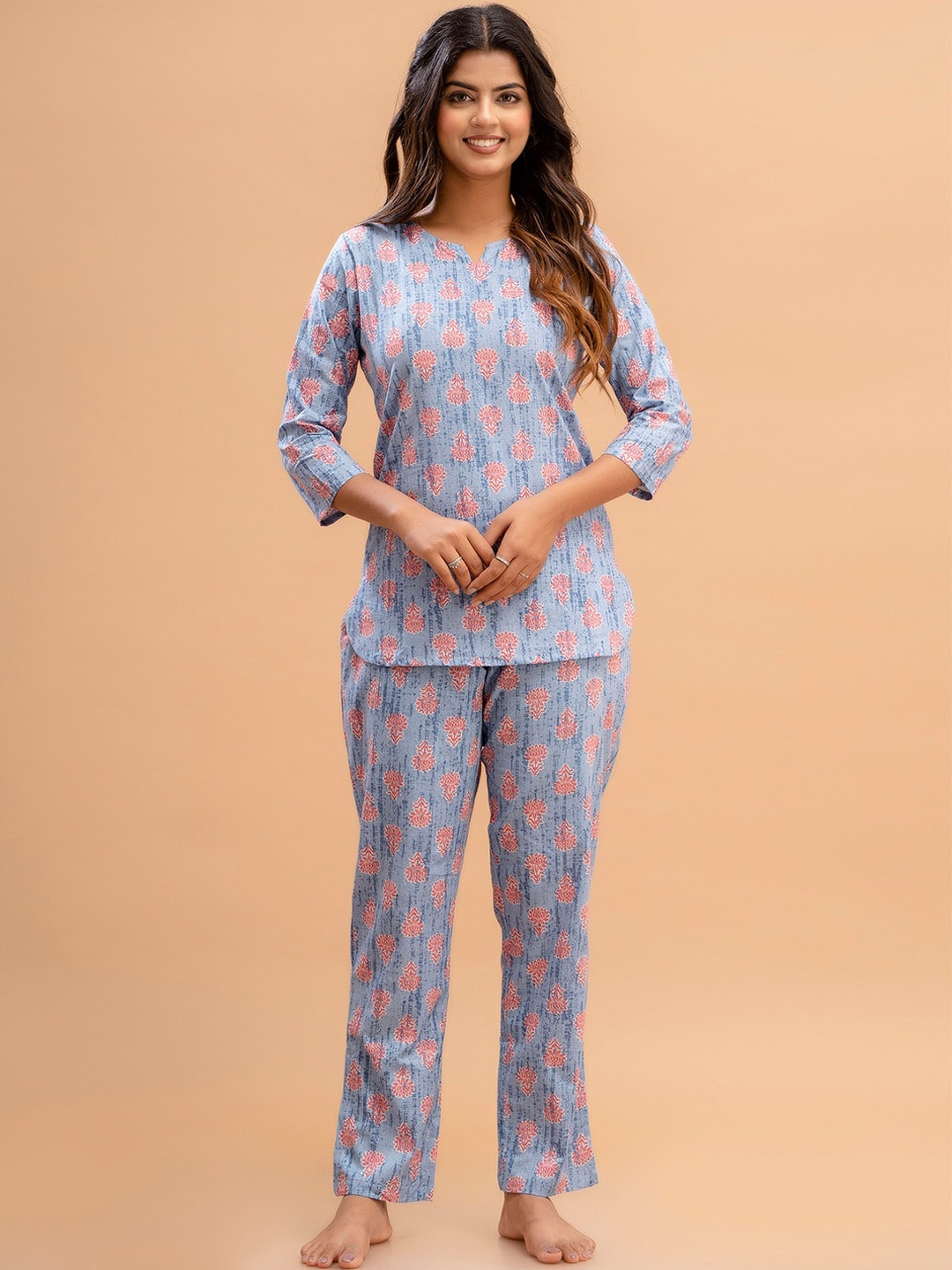 

FERANOID Women Blue & Pink Printed Night suit