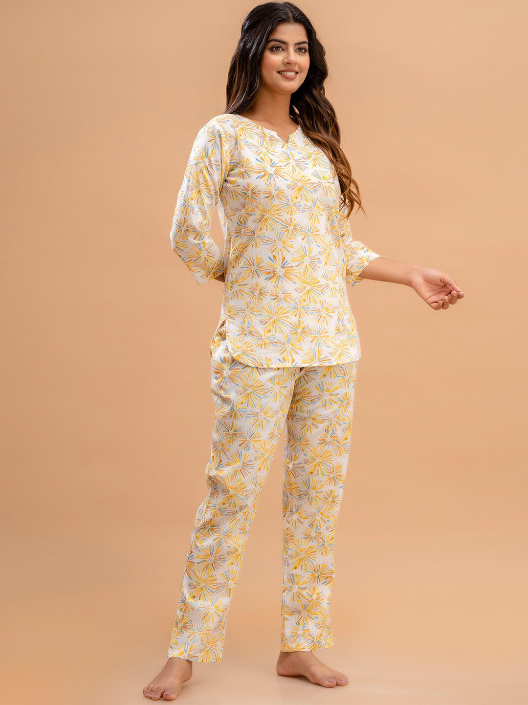 

FERANOID Women Yellow & White Printed Night suit