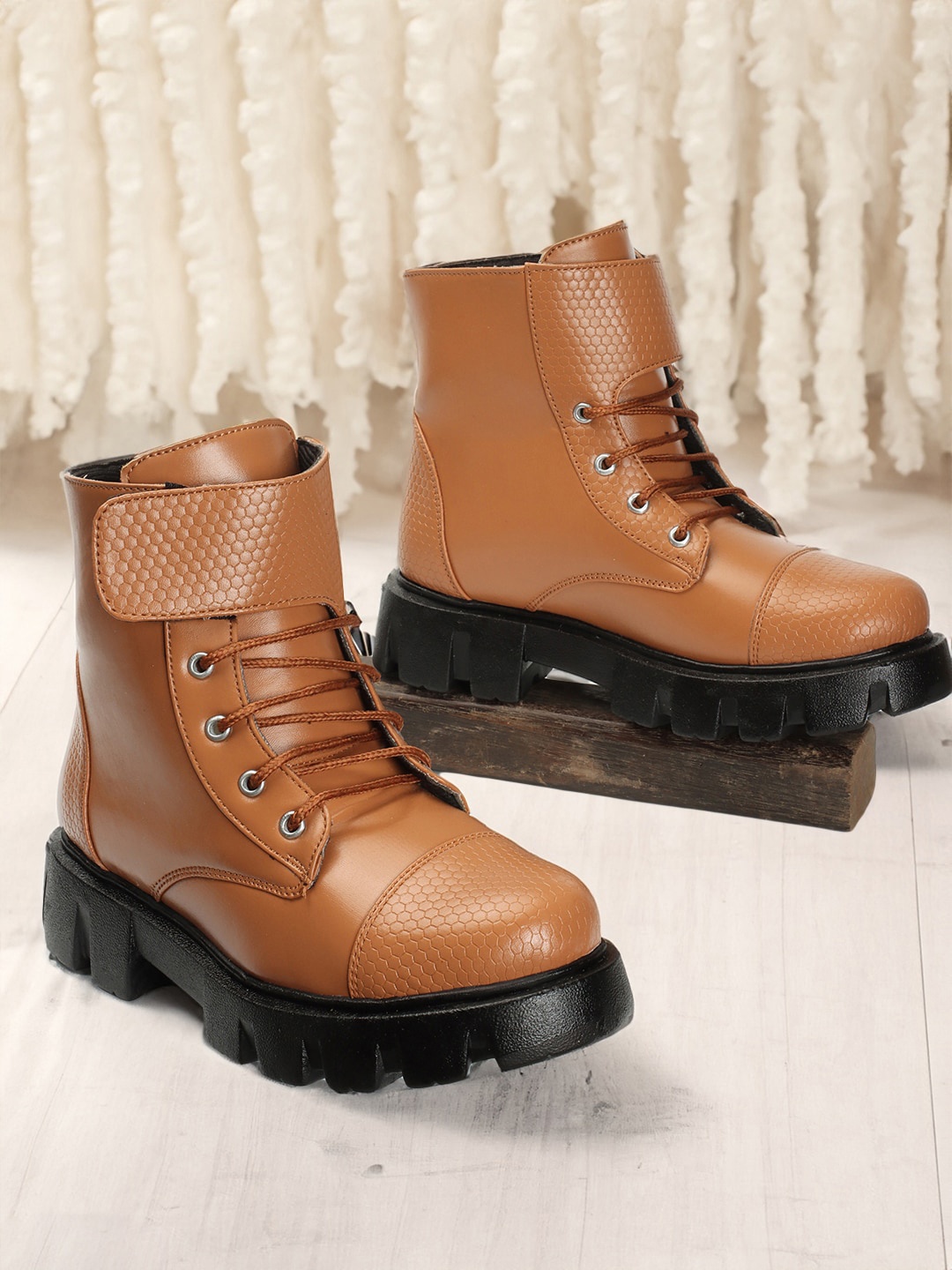 

OPHELIA Women Textured Heeled Mid-Top Chunky Boots, Tan