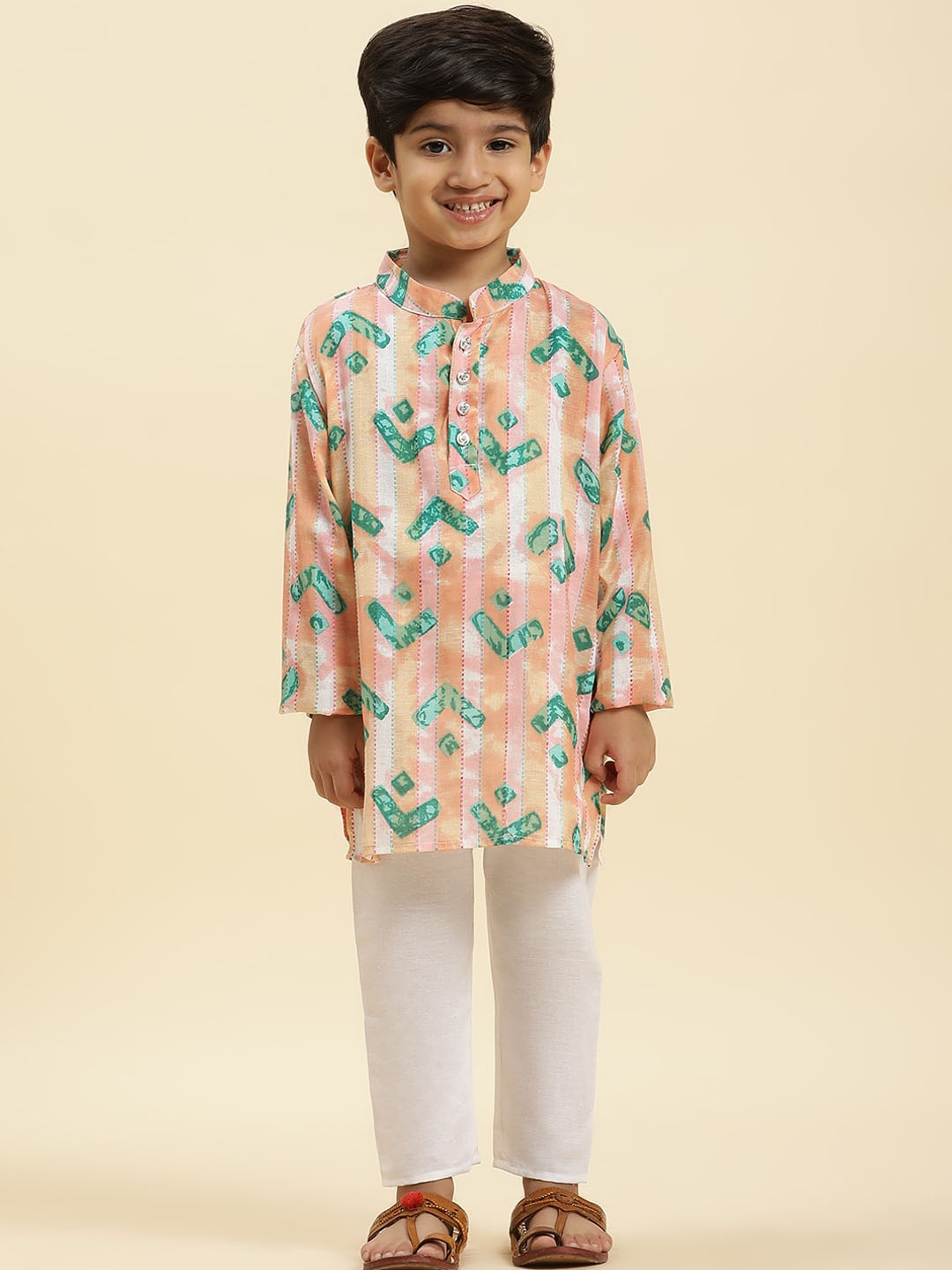 

Stuffie Land Boys Floral Printed Regular Pure Cotton Kurta with Pyjamas, Peach