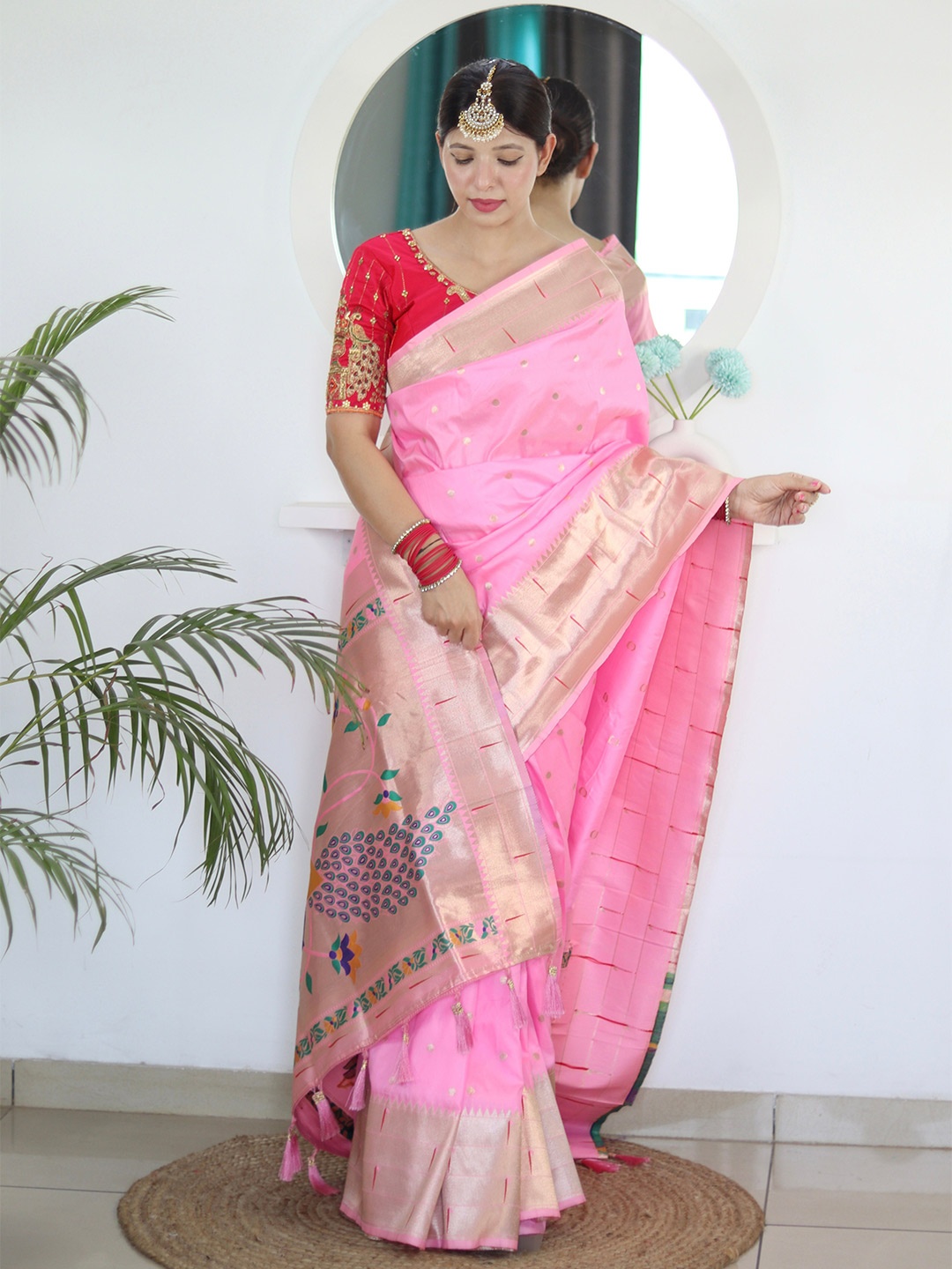 

Ekta Textiles Woven Design Zari Pure Silk Banarasi Saree, Pink