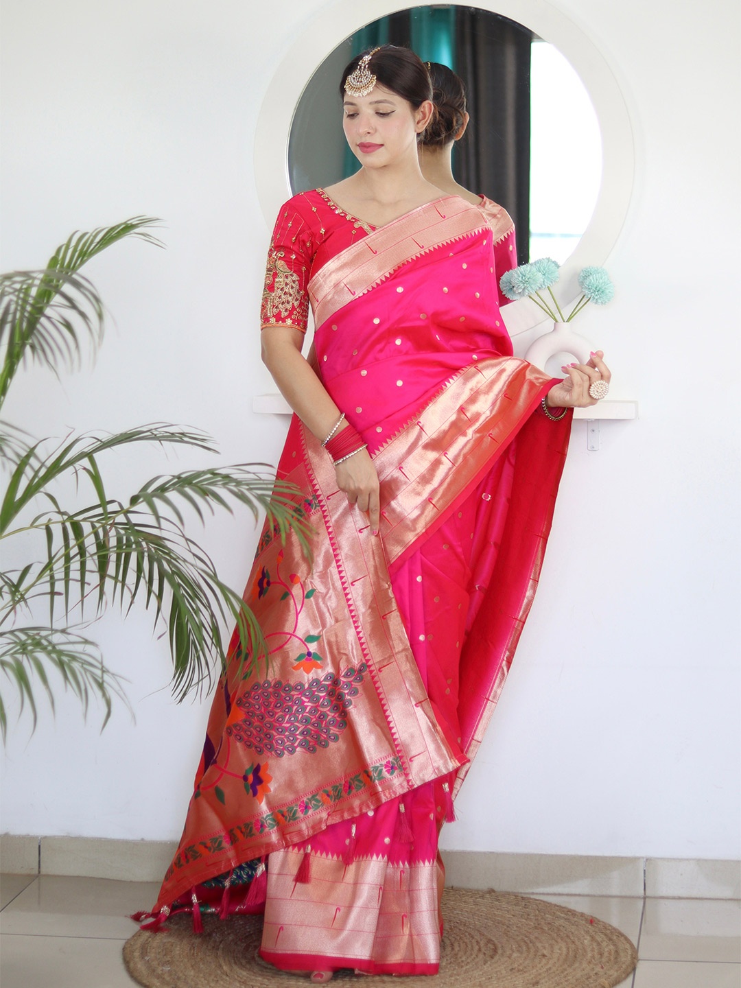 

Ekta Textiles Woven Design Zari Pure Silk Banarasi Saree, Pink