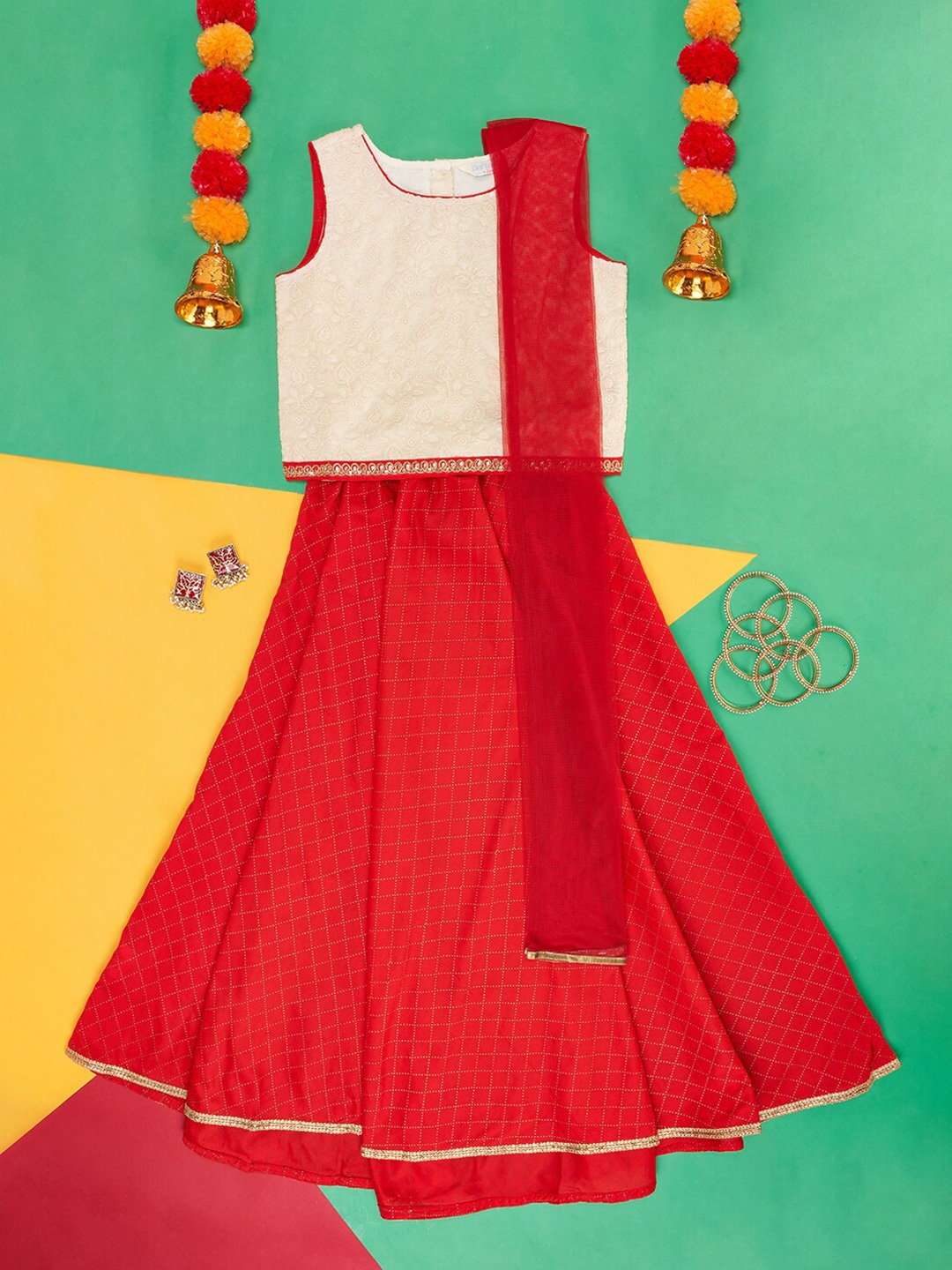 

AKKRITI BY PANTALOONS Girls Off White & Red Printed Ready to Wear Lehenga & Blouse With Dupatta