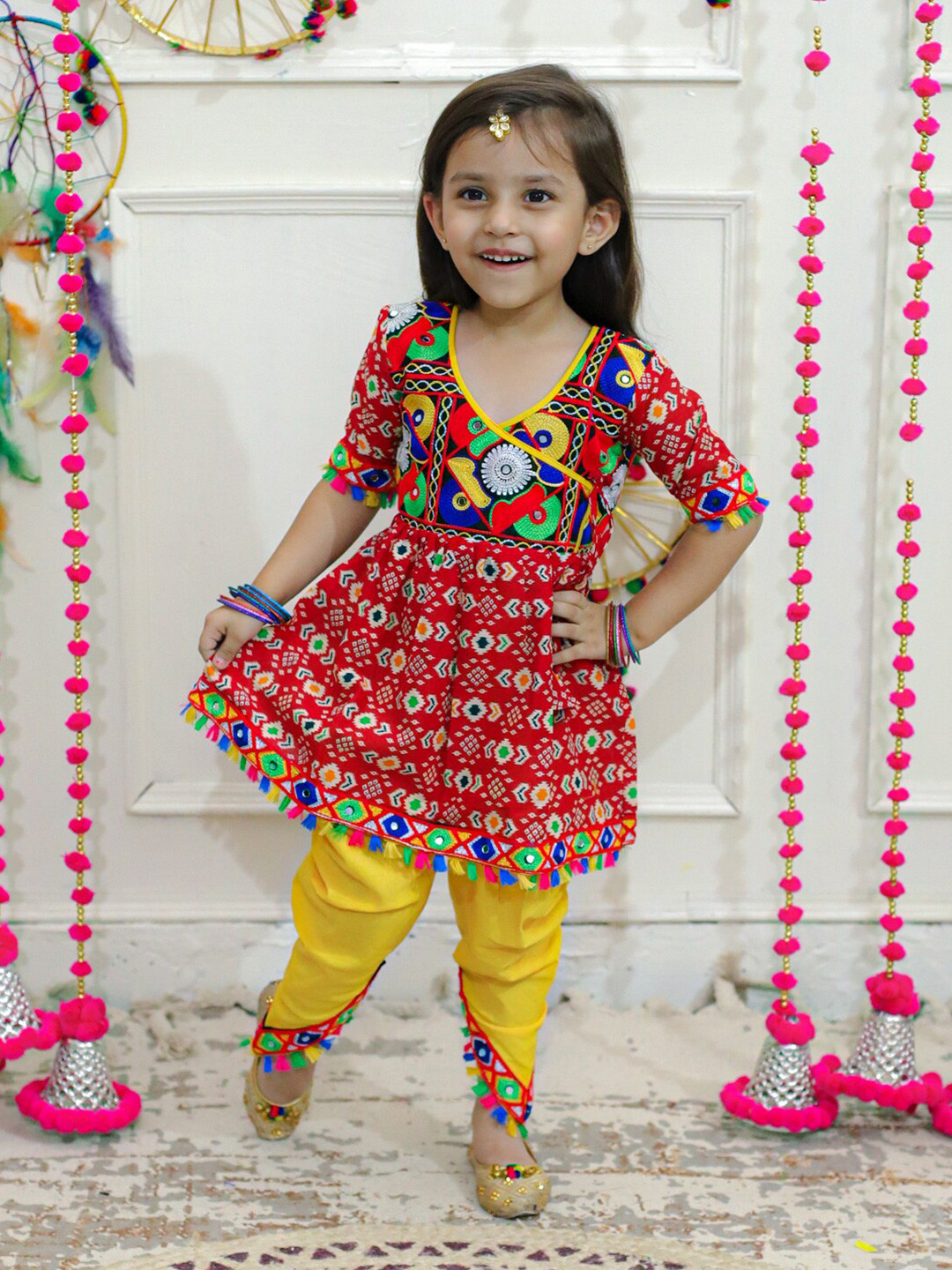 

BownBee Girls Ethnic Motifs Printed V-Neck Angrakha Thread Work Pure Cotton Kurta Set, Red