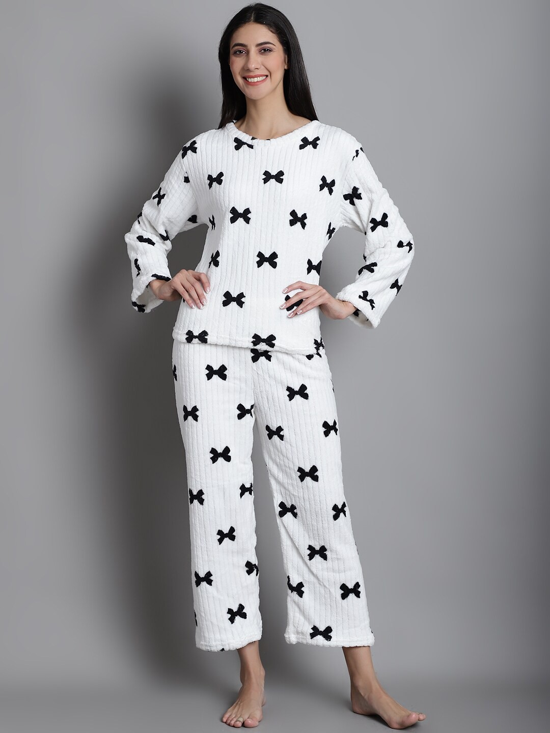 

Jinfo Printed Fleece Top And Pyjamas Night Suit, White