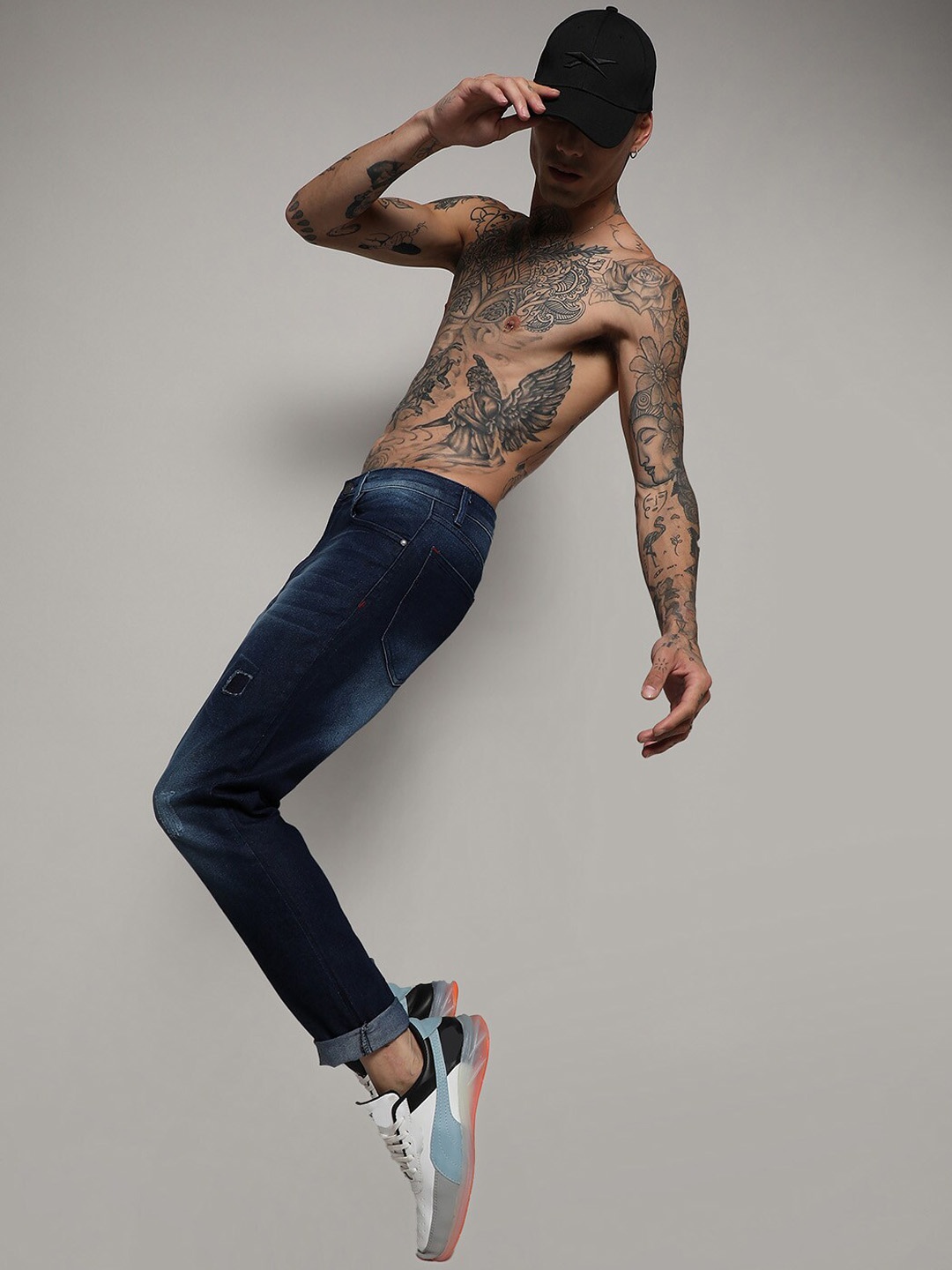 

Campus Sutra Men Smart Slim Fit Clean Look Light Fade Stretchable Jeans, Navy blue