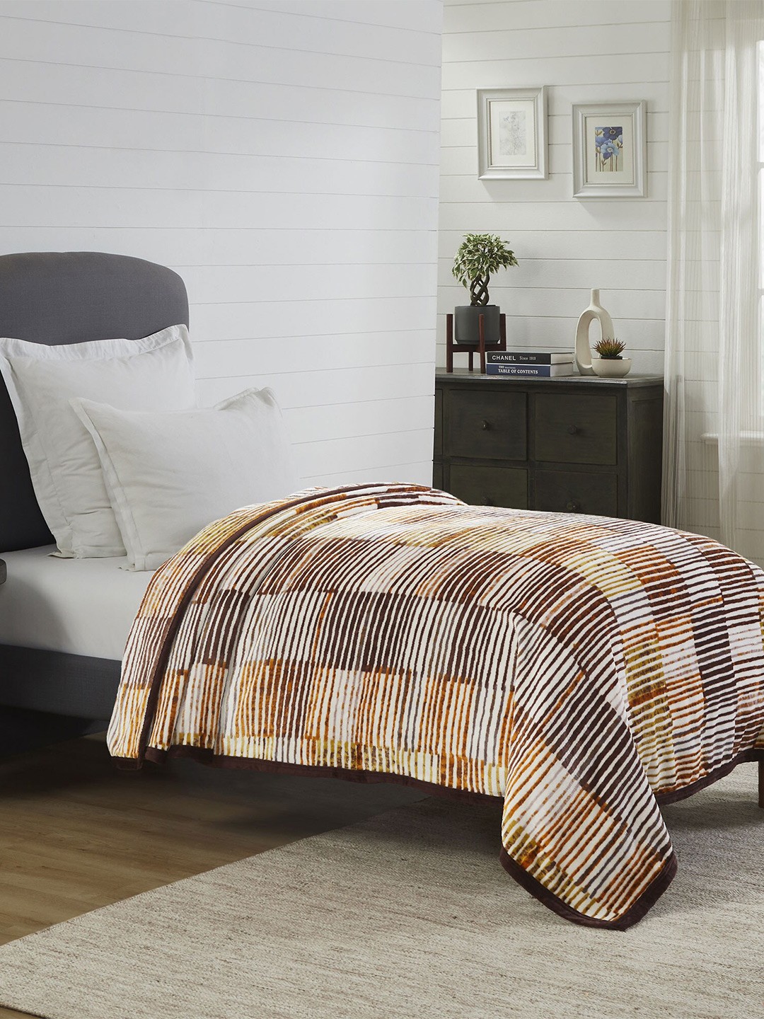

MYTRIDENT Yellow White Geometric 290 GSM Microfiber AC Room Single Bed Blanket