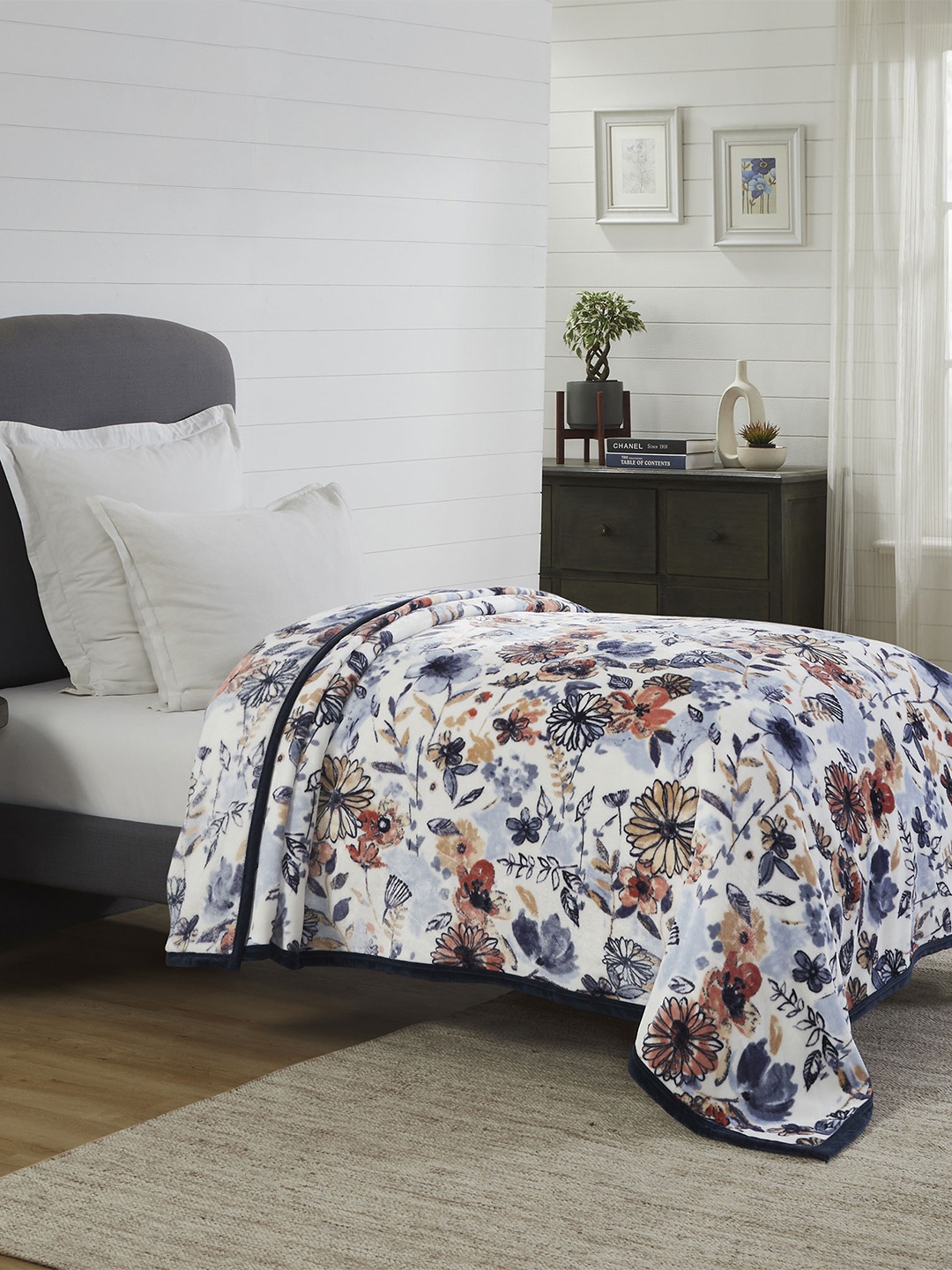 

MYTRIDENT White Blue Floral Microfiber 290 GSM AC Room Single Bed Blanket