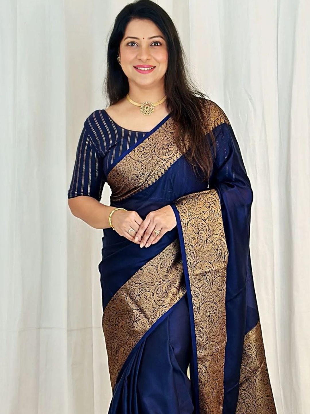 

Wuxi Woven Design Zari Kanjeevaram Saree, Navy blue