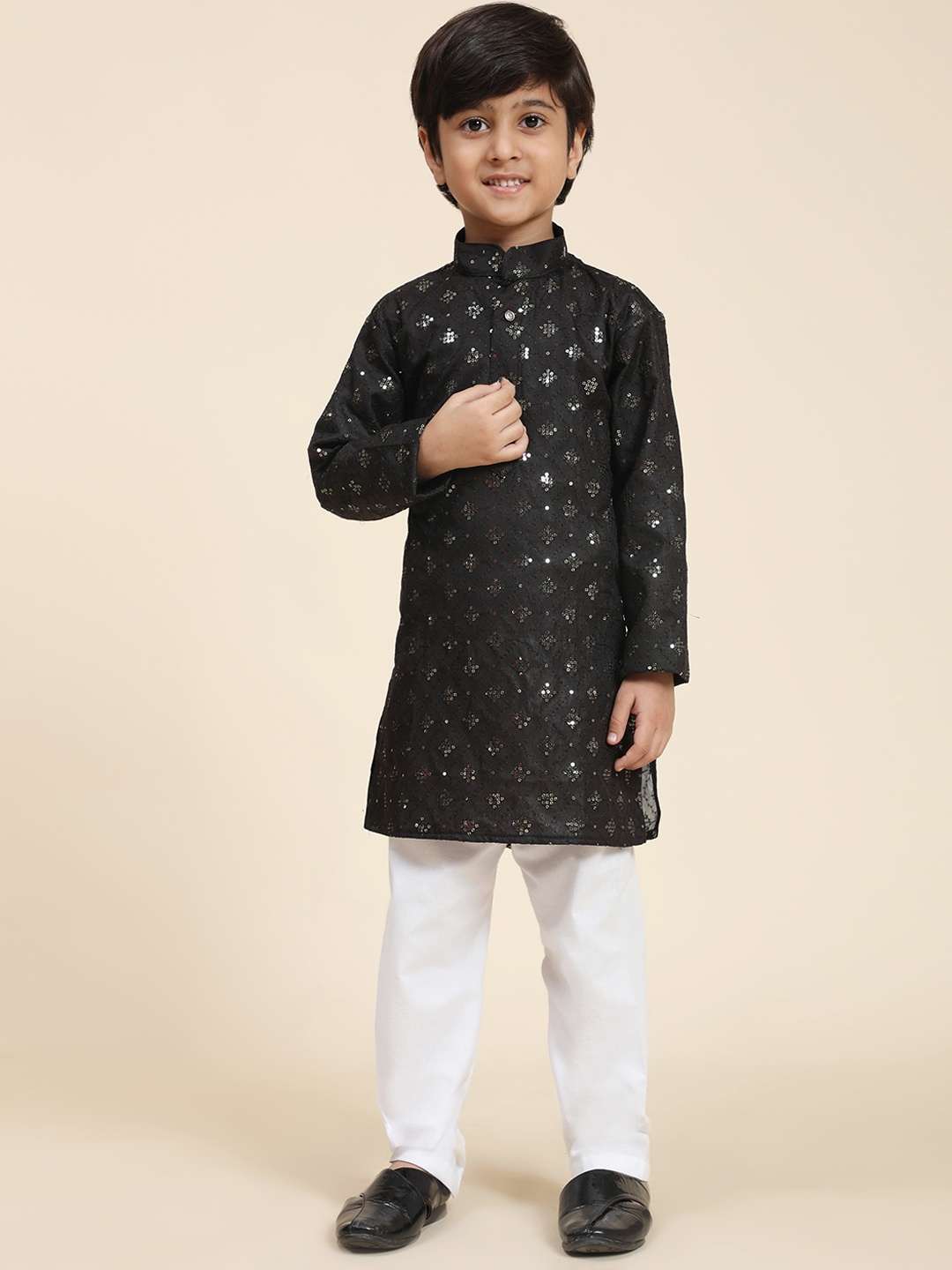 

Pro-Ethic STYLE DEVELOPER Boys Black Embroidered Sequinned Kurta with Pyjamas