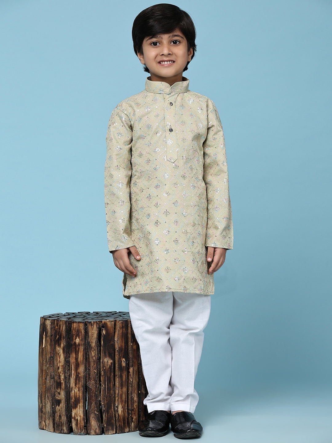 

Pro-Ethic STYLE DEVELOPER Boys Embroidered Sequinned Kurta with Pyjamas, Green