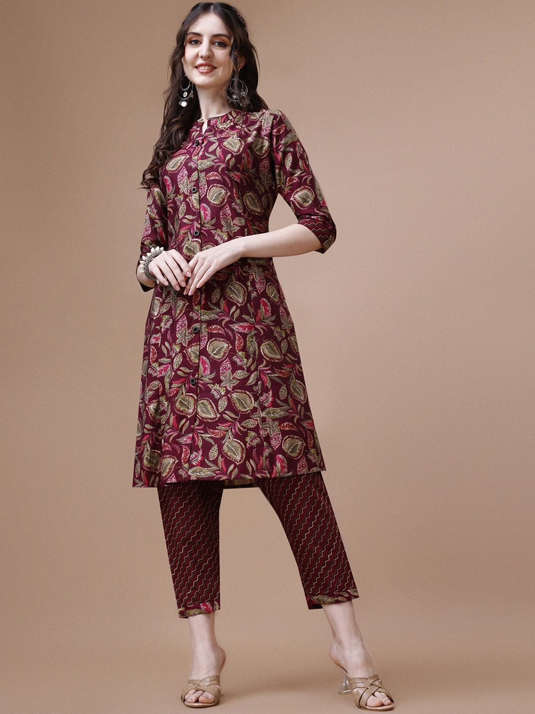 

Vaidehi Fashion Floral Printed Regular Kurta With Trousers, Maroon