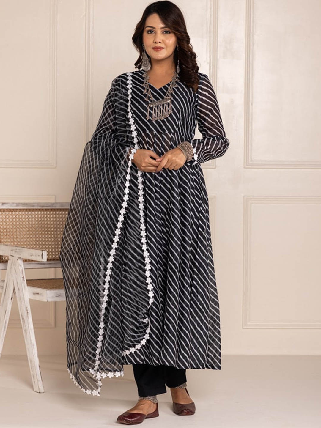 

OneWe Leheriya Printed Regular Chanderi Silk Kurta With Trousers & Dupatta, Black