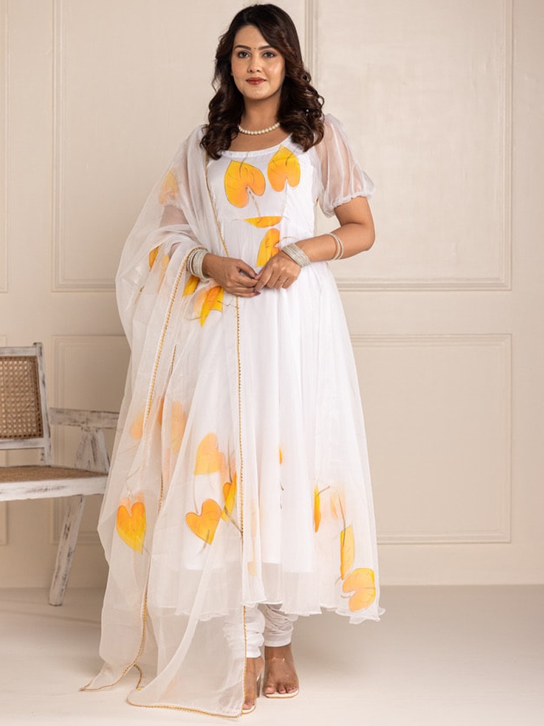 

OneWe Floral Printed Regular Kurta With Churidar & Dupatta, White