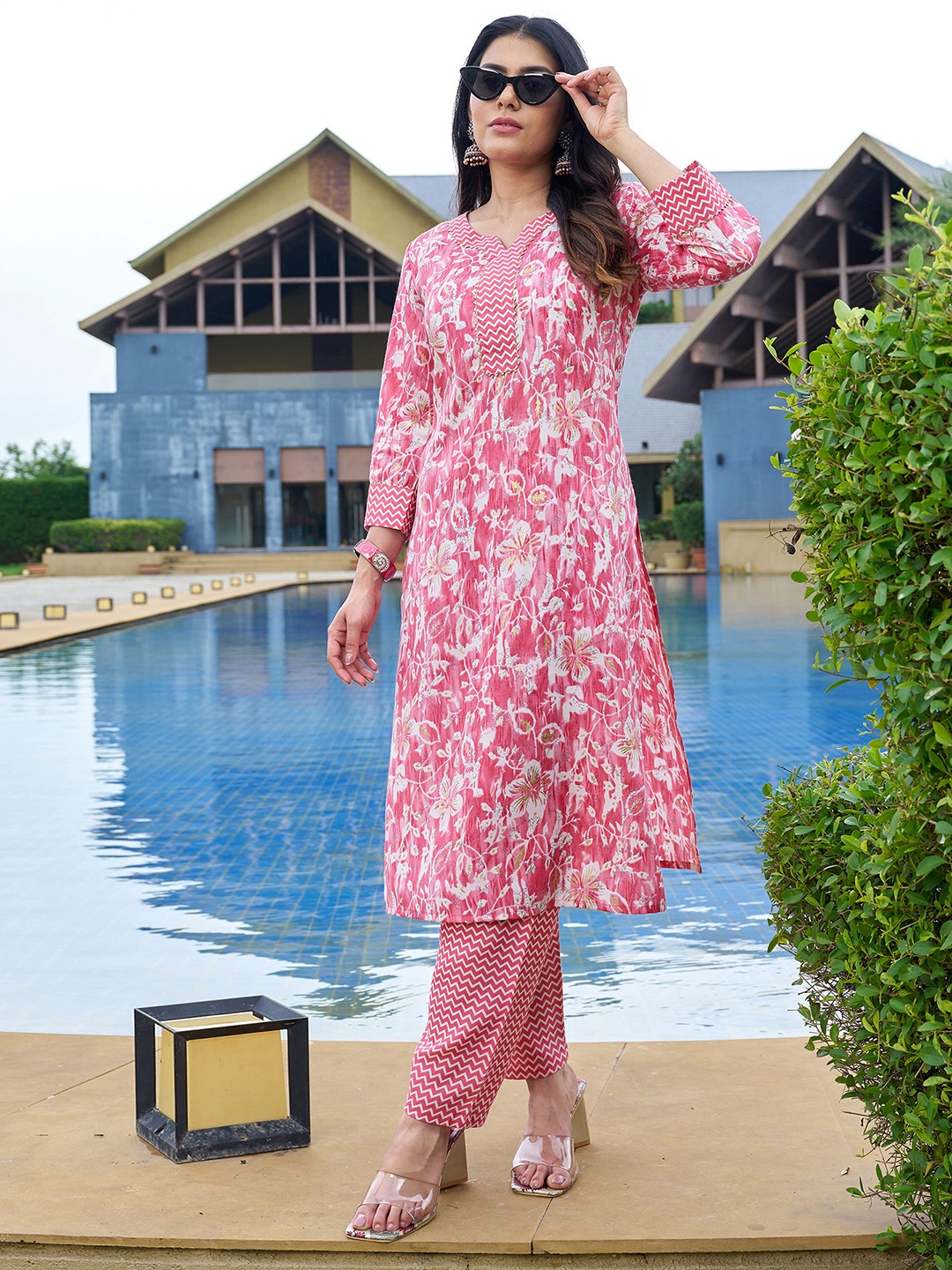 

KALINI Floral Printed Gotta Patti Regular Kurta With Trousers, Pink