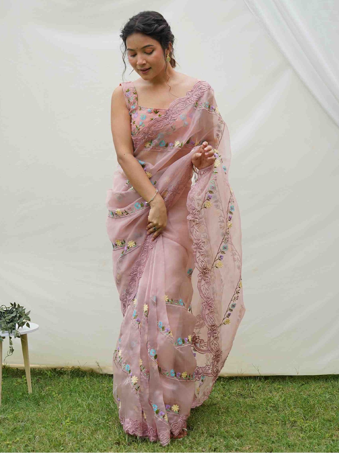

Vastrasky Global Ethnic Motifs Embroidered Organza Saree, Pink