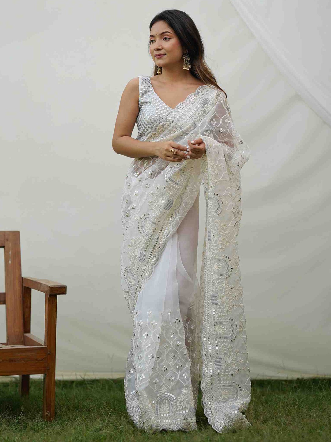 

Vastrasky Global Ethnic Motifs Embroidered Sequinned Organza Saree, White