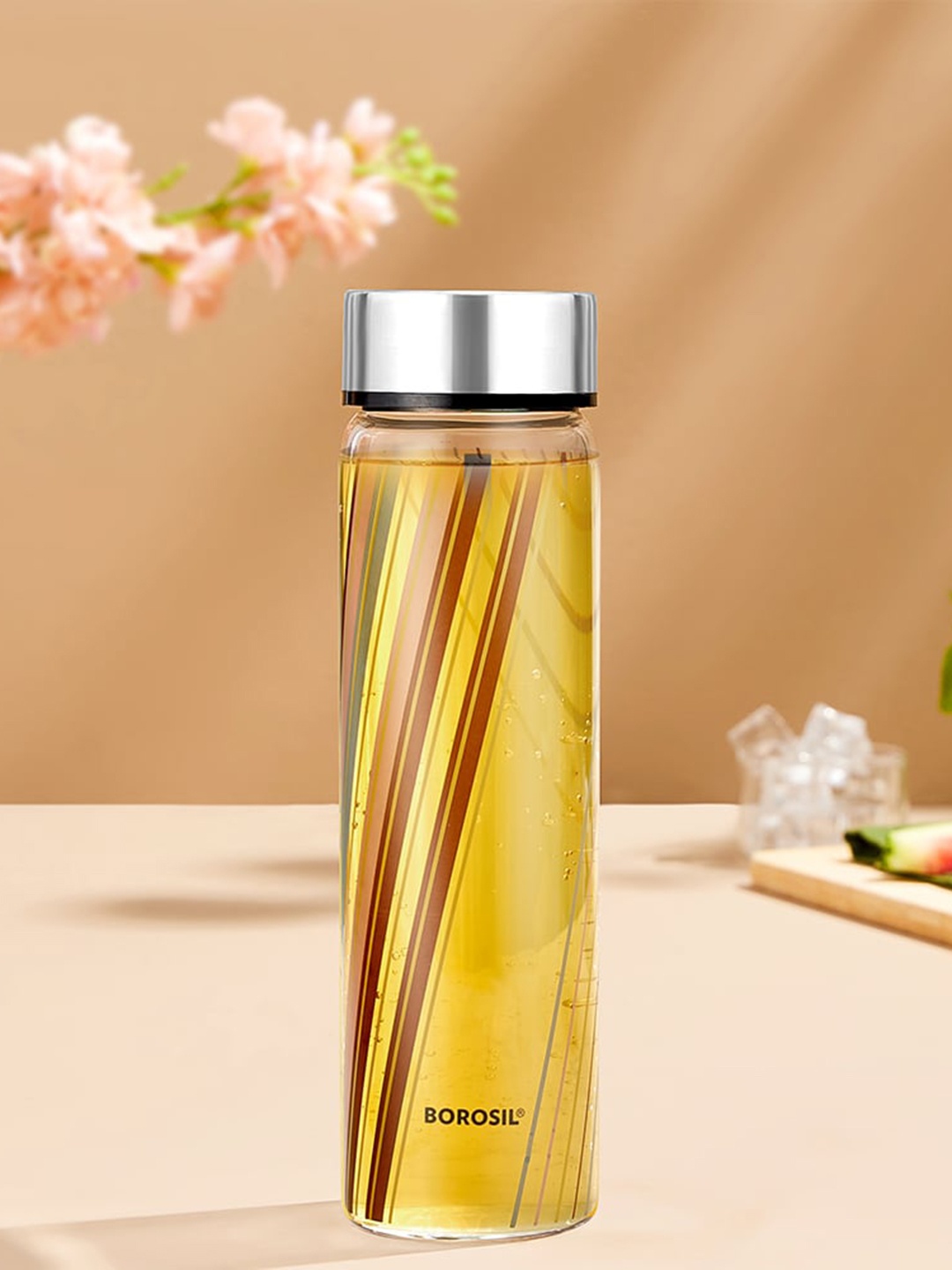 

BOROSIL Transparent Prism Transparent Borosilicate Glass Bottle With Lid 550 ml