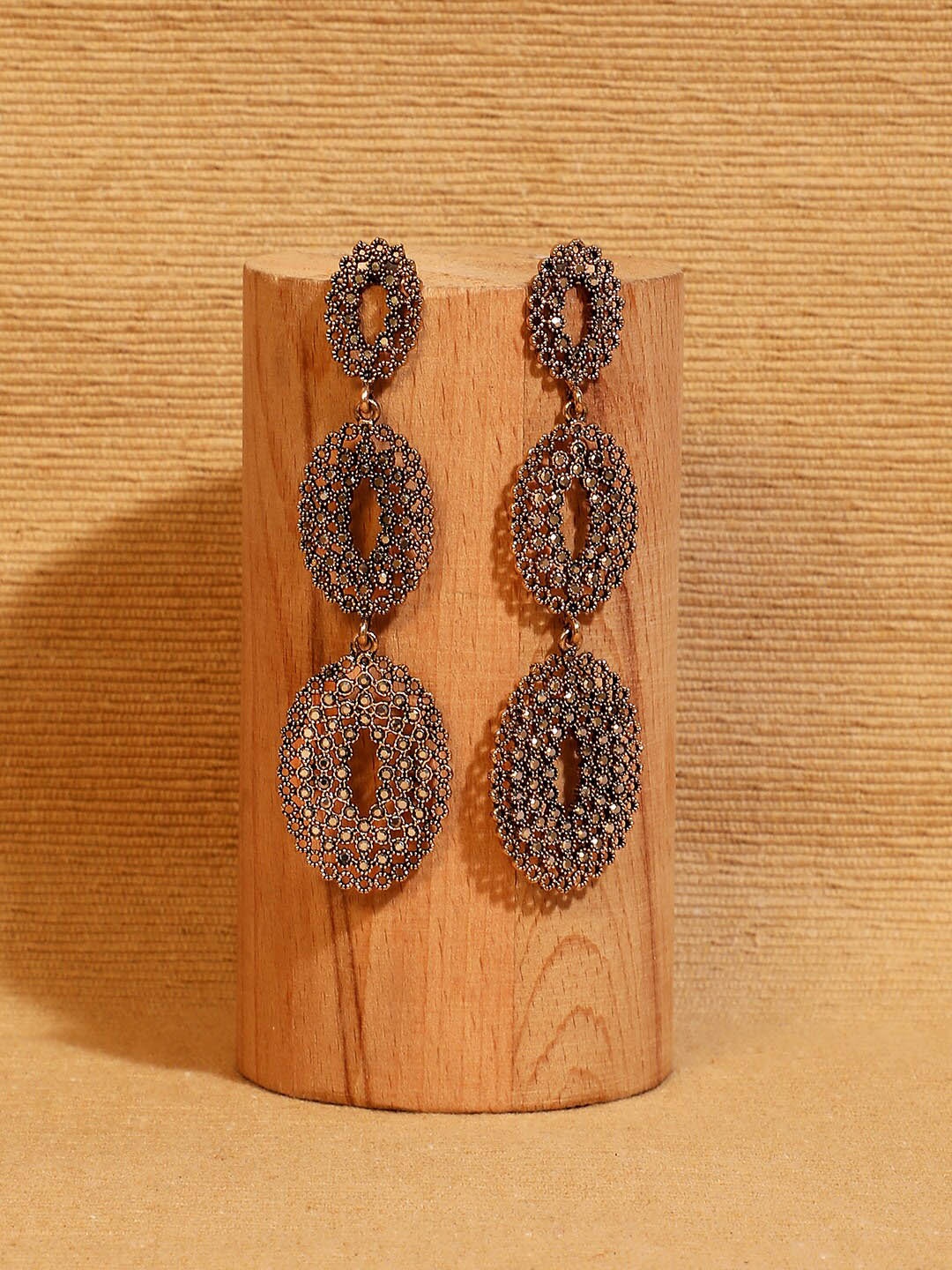 

SOHI Gold-Plated Contemporary Studs Earrings
