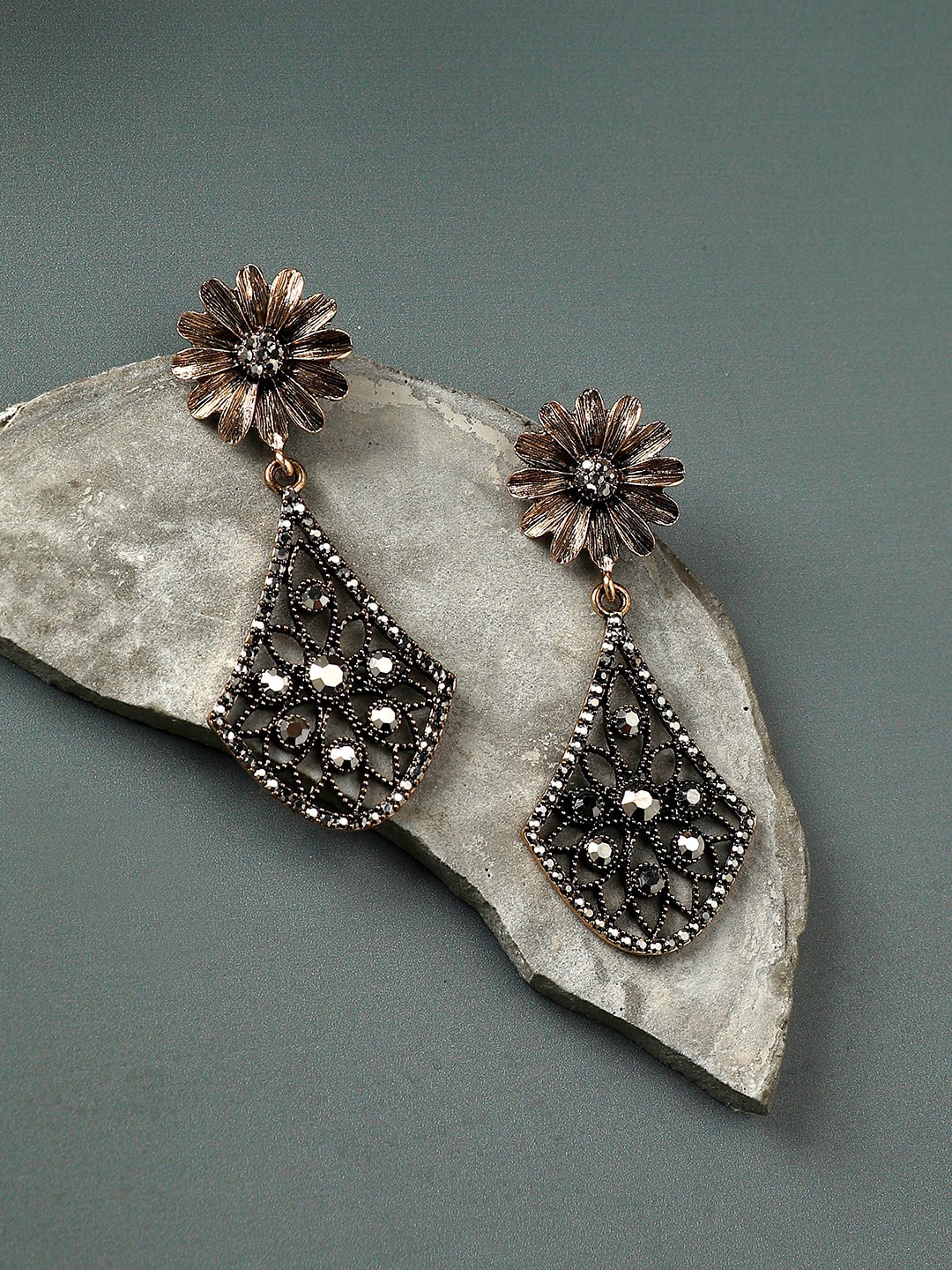 

SOHI Gold-Plated Contemporary Drop Earrings