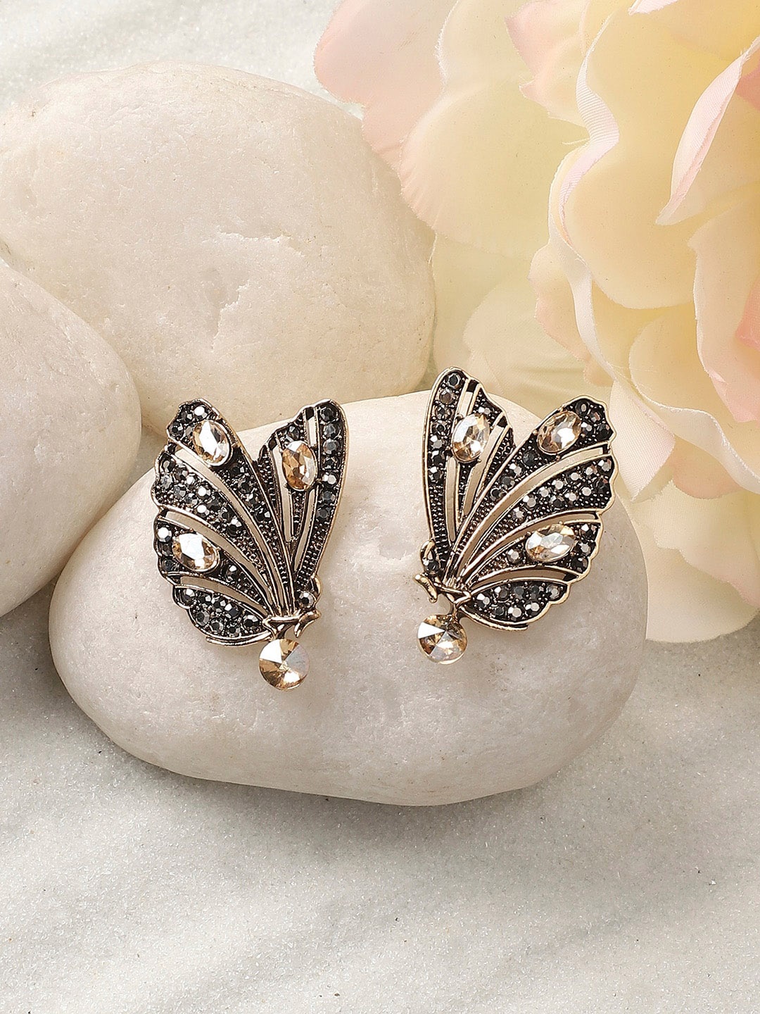 

SOHI Gold-Plated Contemporary Stud Earrings
