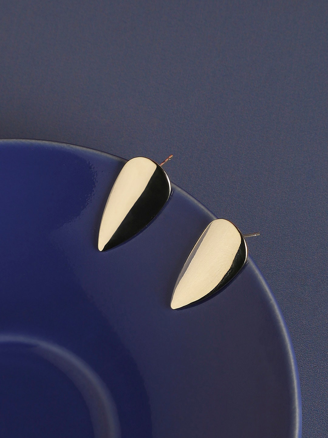 

SOHI Gold-Plated Contemporary Stud Earrings