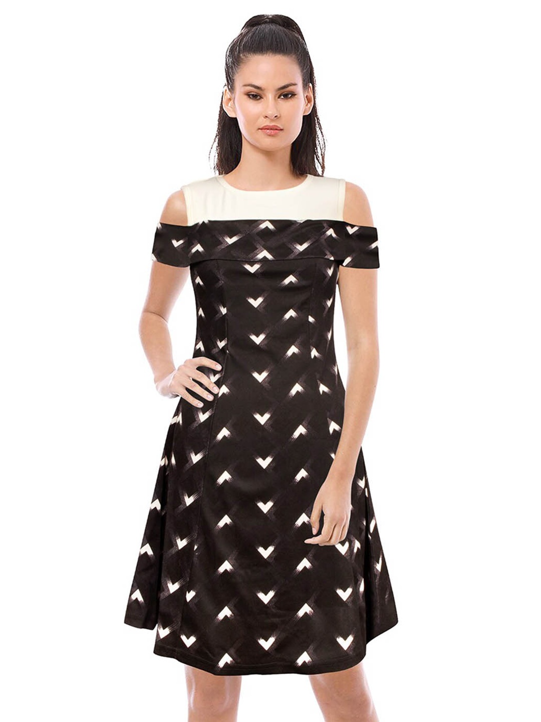 

BAESD Round Neck Cold-Shoulder Cut-Outs A-Line Dress, Black