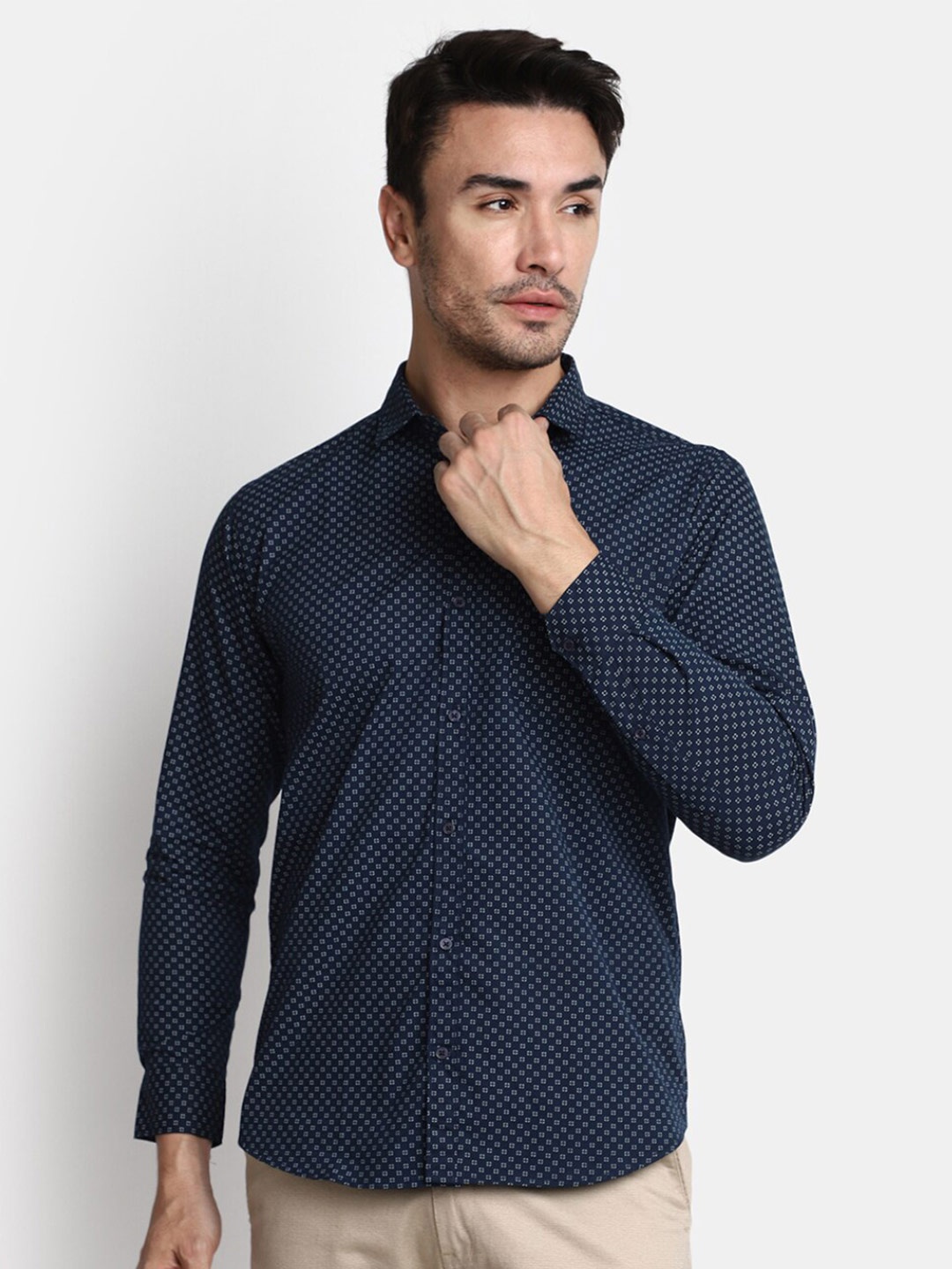 

V-Mart Micro Ditsy Printed Spread Collar Casual Shirt, Navy blue