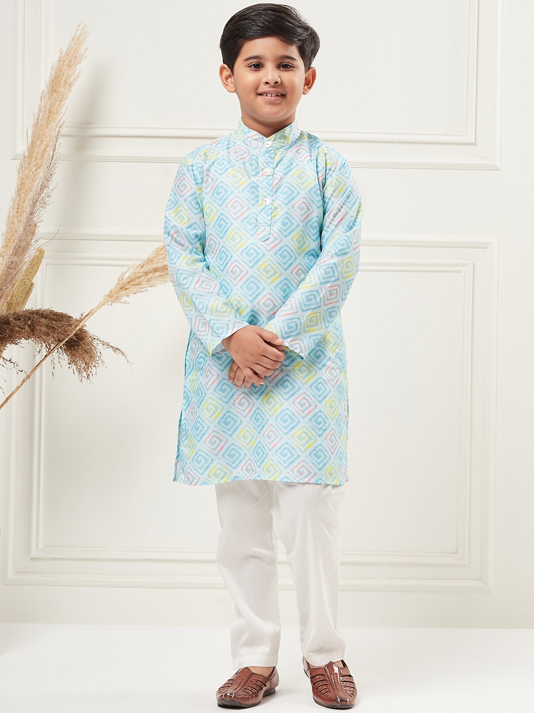 

Stylo Bug Boys Geometric Printed Kurta With Pyjamas, Blue