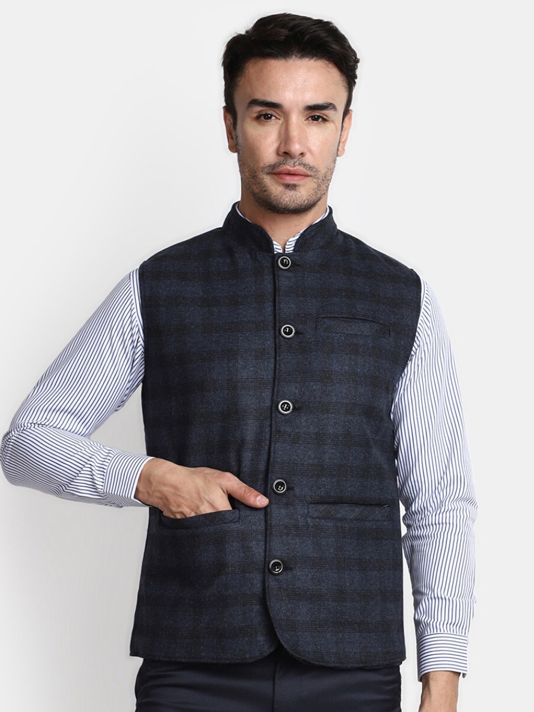 

V-Mart Checked Cotton Nehru Jacket, Blue