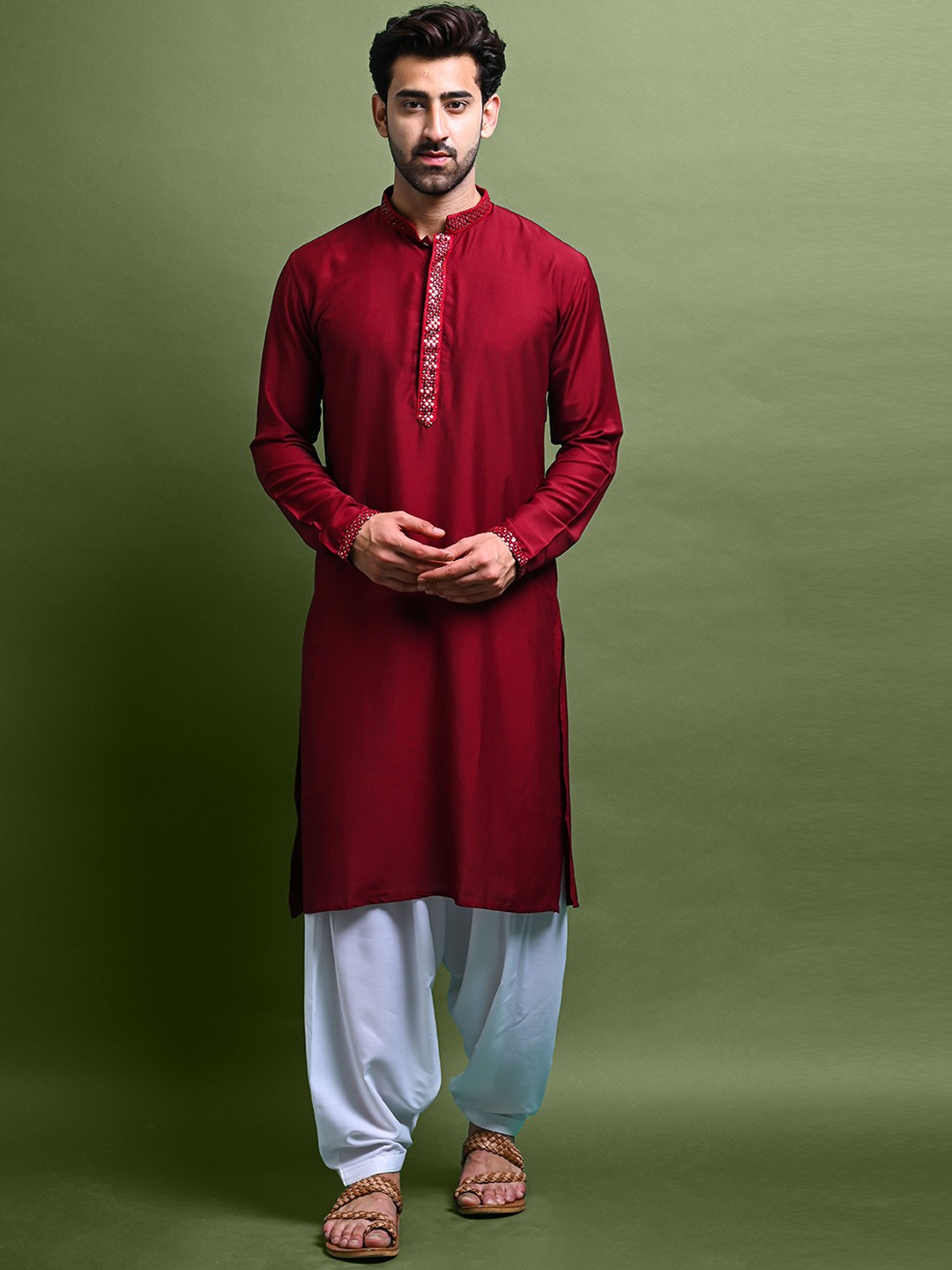 

VESHAM Mandarin Collar Regular Sequinned Kurta with Patiala, Maroon