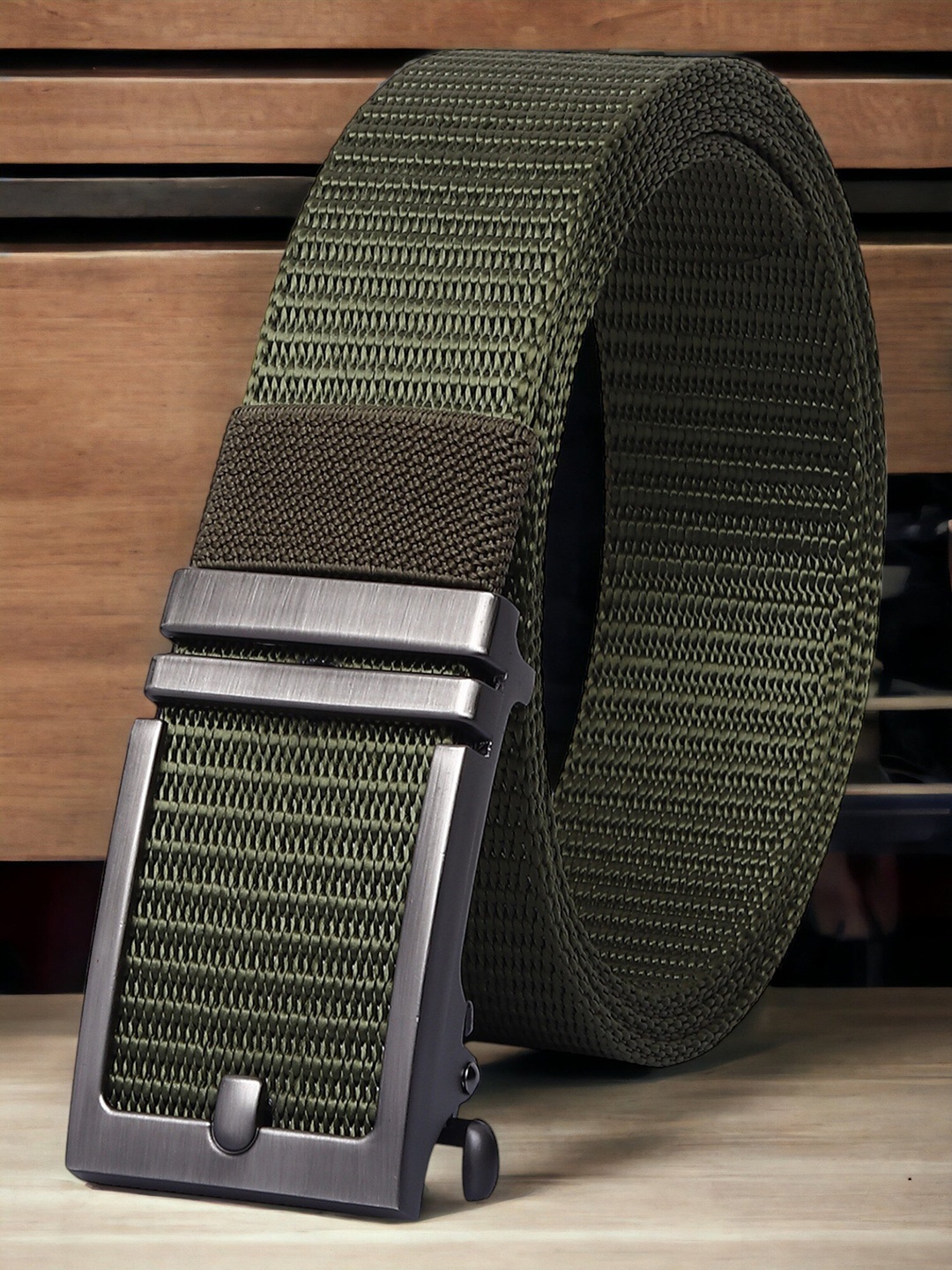 

INVICTUS Men Textured Slider Buckle Belt, Green