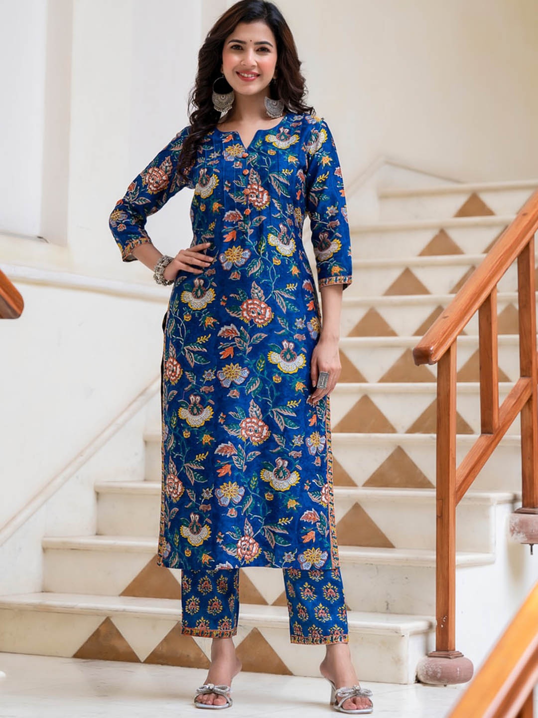 

Jaipuri Adaah Floral Printed Regular Pure Cotton Kurta with Trousers & Wih Dupatta, Blue