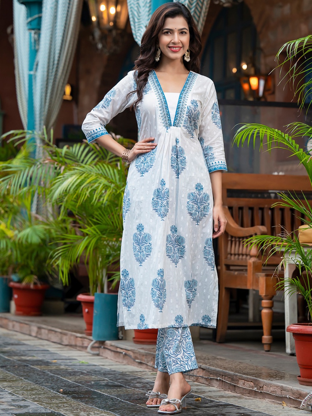 

Jaipuri Adaah Floral Printed Regular Pure Cotton Kurta With Trousers & Dupatta, White