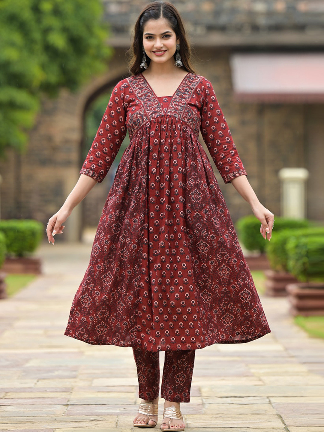 

Jaipuri Adaah Floral Printed Regular Pure Cotton Kurta With Trousers, Maroon