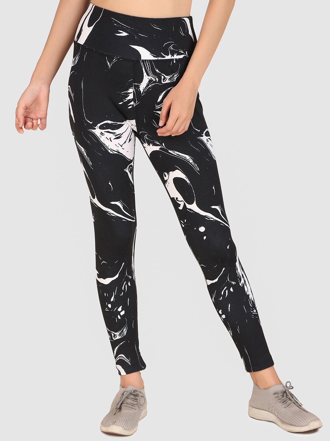 

HRX by Hrithik Roshan Black Women Abstract Printed Tracksuit