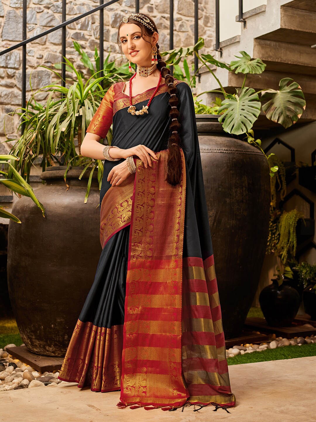 

KALINI Woven Design Zari Fusion Kanjeevaram Saree, Black