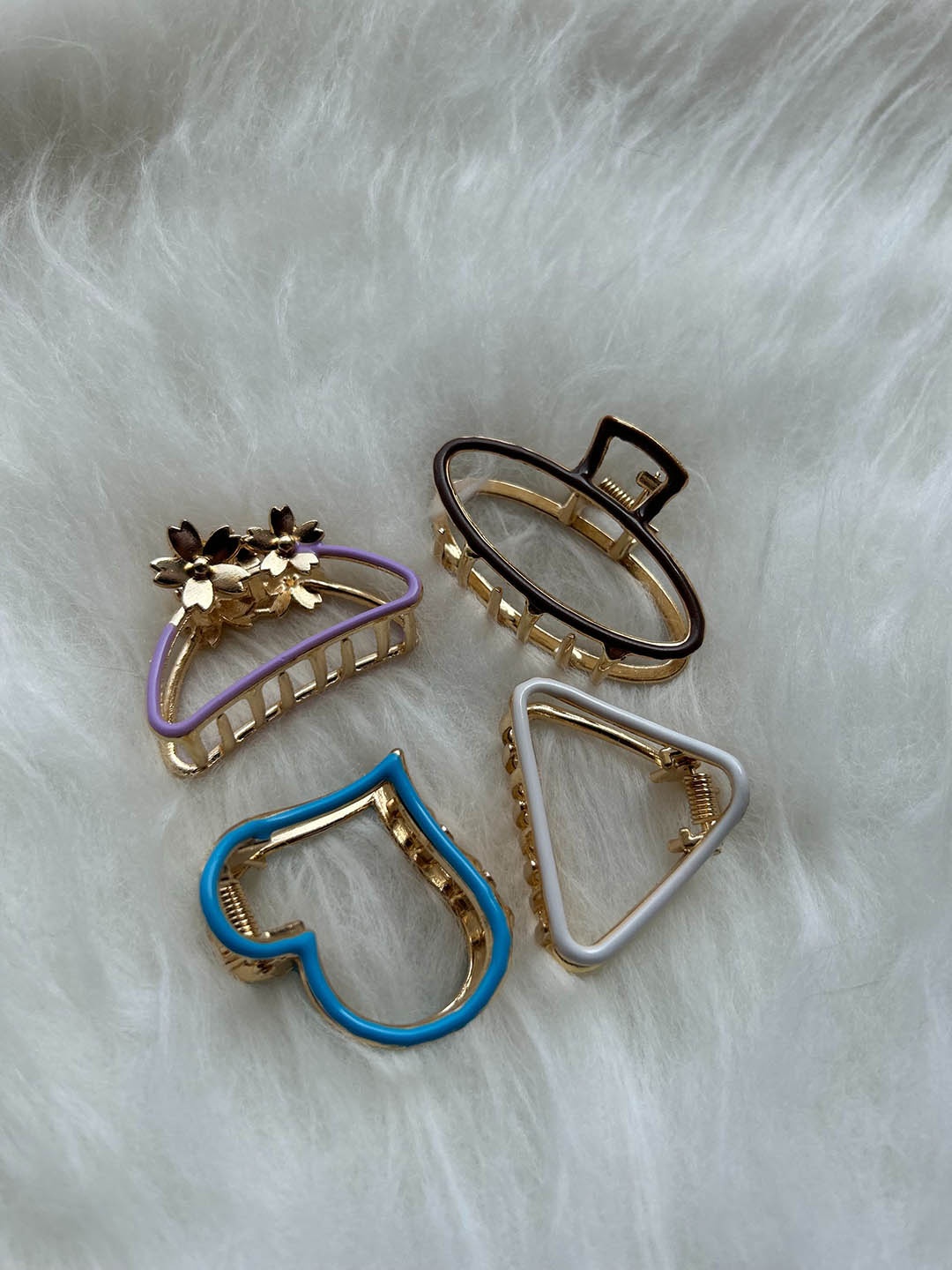 

CHANDERKASH Set of 4 Assorted Claw Clip