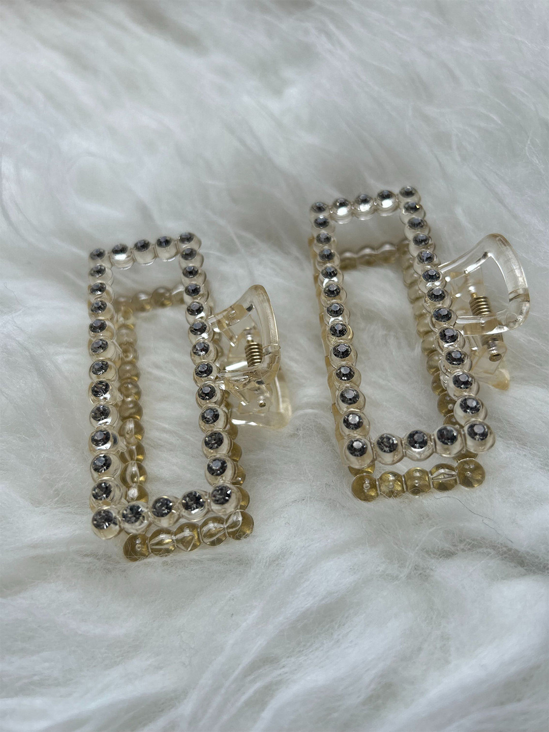 

CHANDERKASH Set of 2 Embellished Assorted Claw Clip