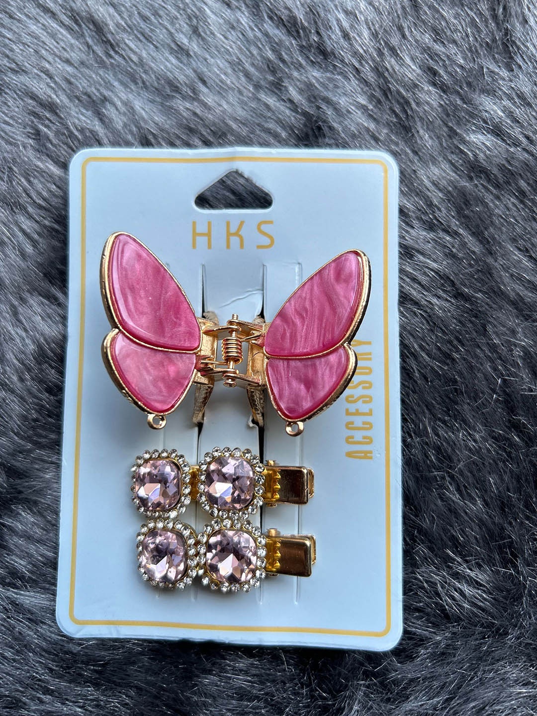 

CHANDERKASH Set of 3 Assorted Embellished Claw Clip And Tic Tac Hair Clip