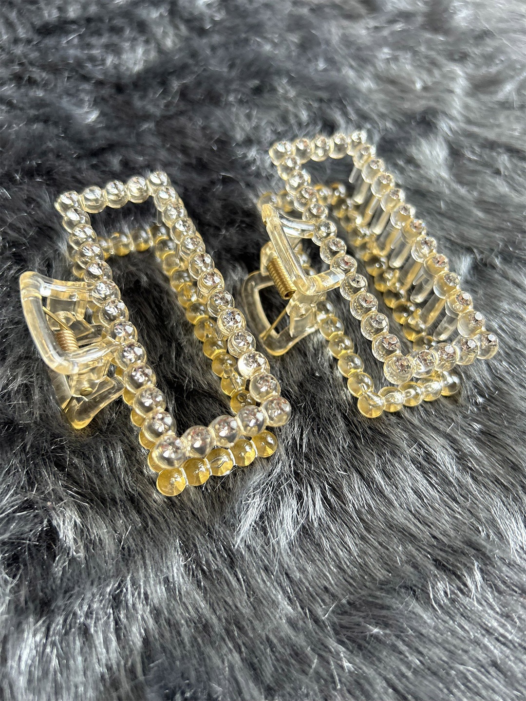 

CHANDERKASH Set of 2 Assorted Claw Clip