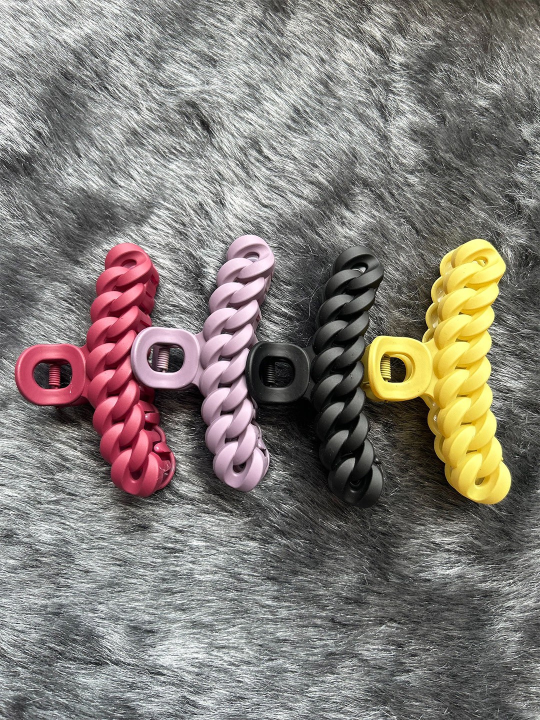 

CHANDERKASH Assorted Set of 4 Claw Clip