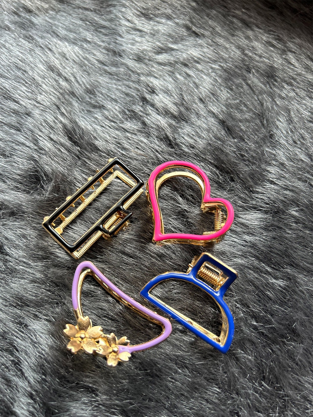 

CHANDERKASH Set of 4 Assorted Claw Clip