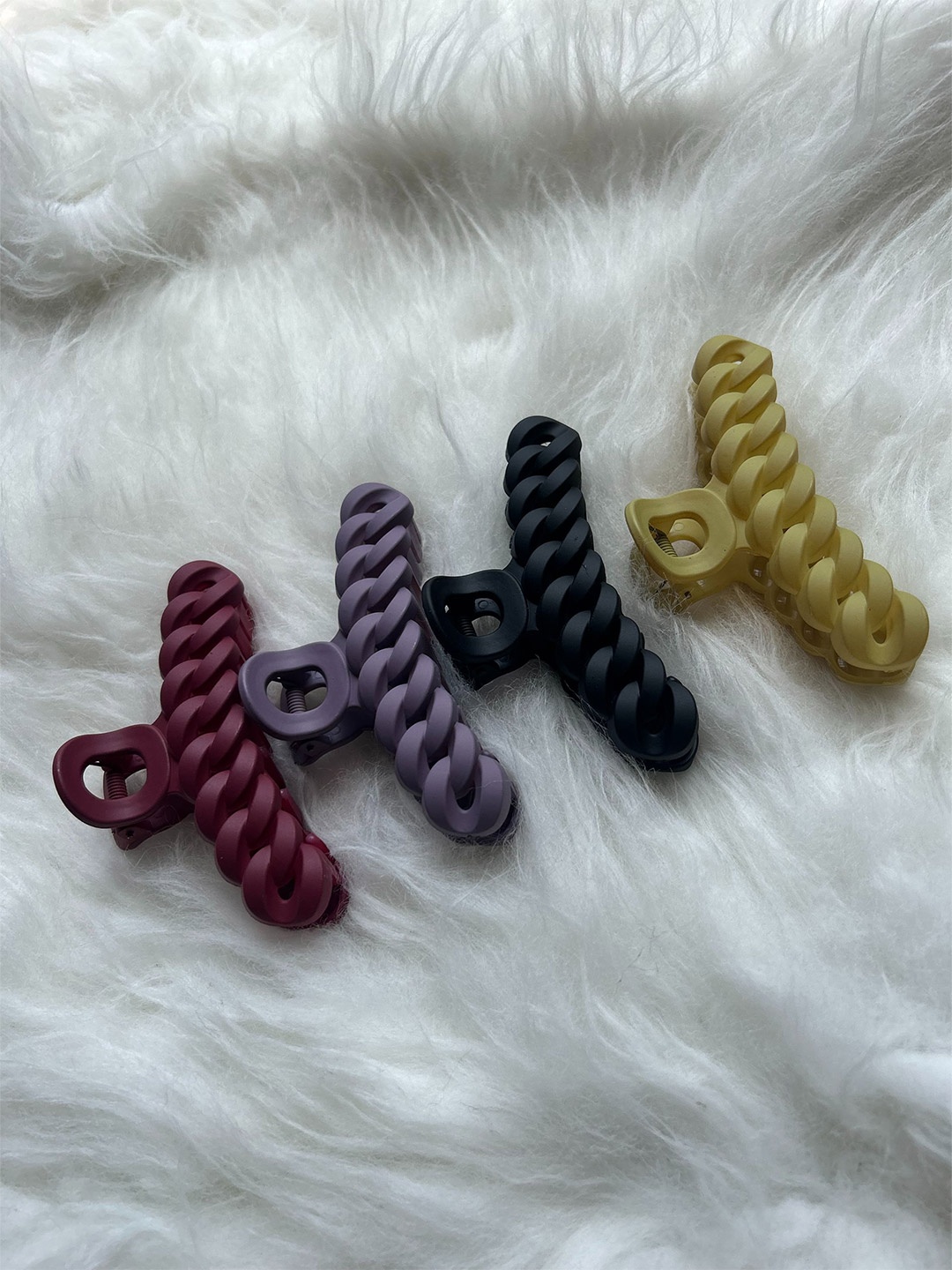

CHANDERKASH Set of 4 Assorted Claw Clip