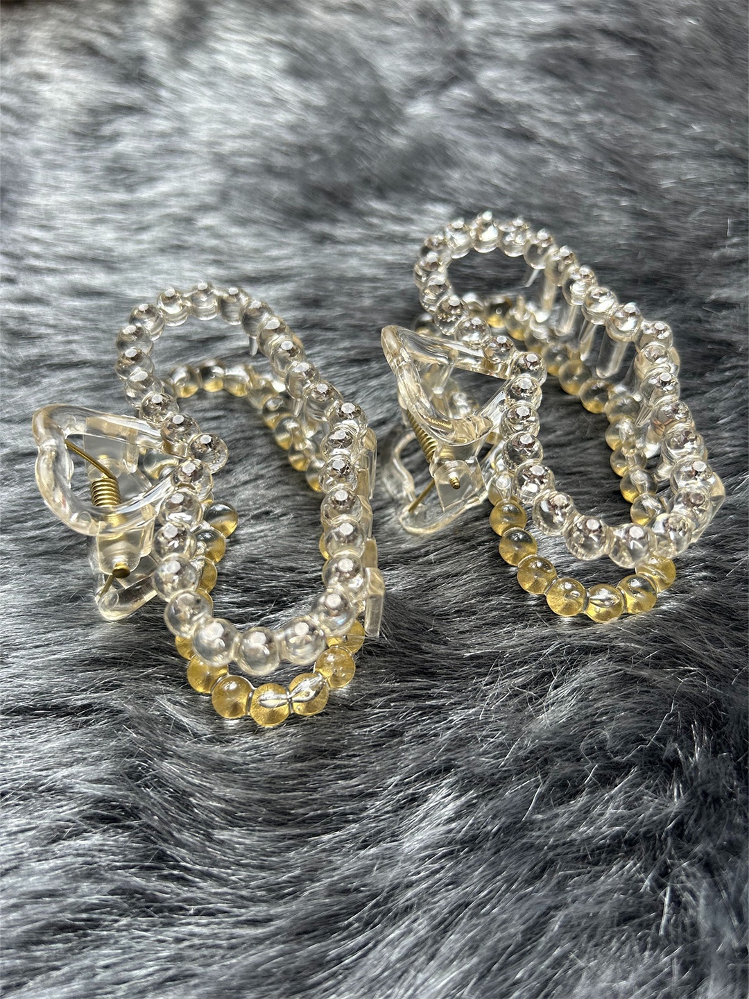 

CHANDERKASH Set of 2 Assorted Claw Clip
