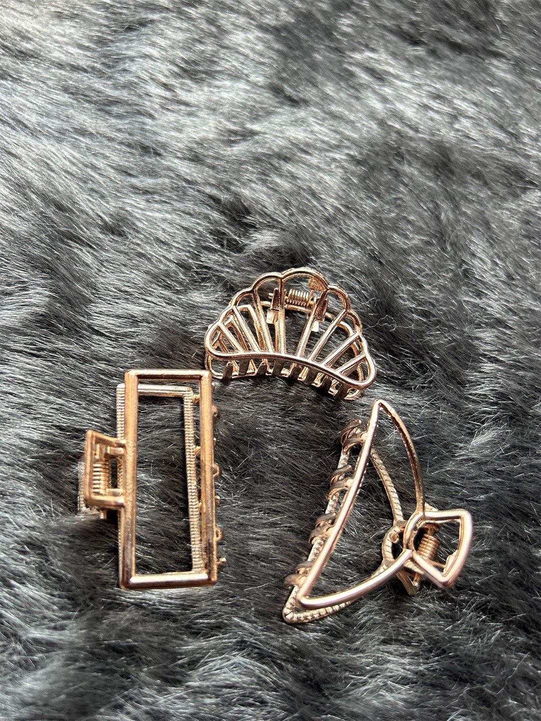 

CHANDERKASH Set of 3 Assorted Claw Clip