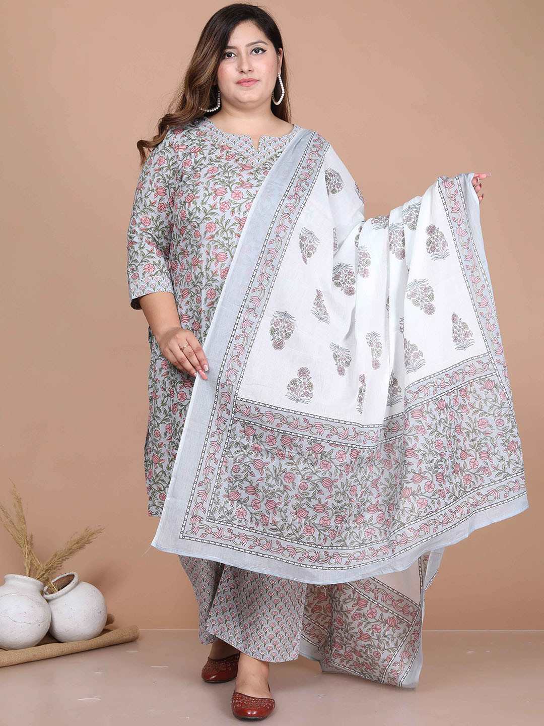 

MIRAVAN Plus Size Floral Printed Pure Cotton Straight Kurta & Palazzos With Dupatta, Blue