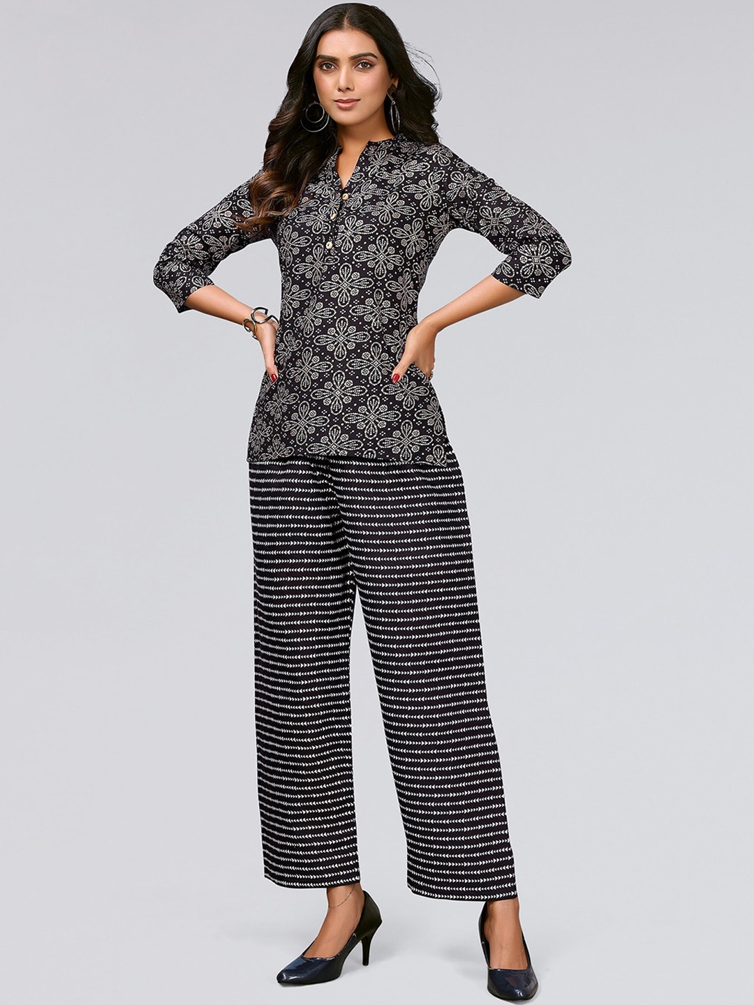 

Selvia Printed Top With Trousers, Black