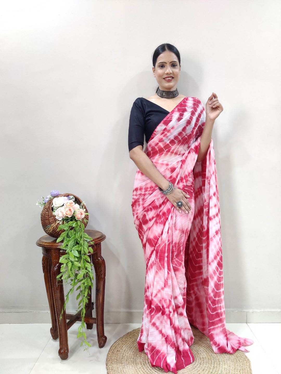 

VEERAX Tie & Dye Pure Georgette Ready To Wear Saree, Pink