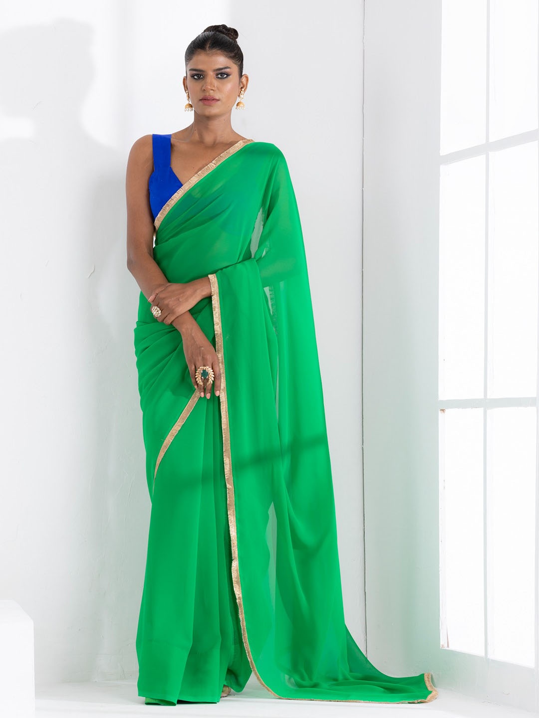 

Swtantra Solid Zari Detail Saree, Green